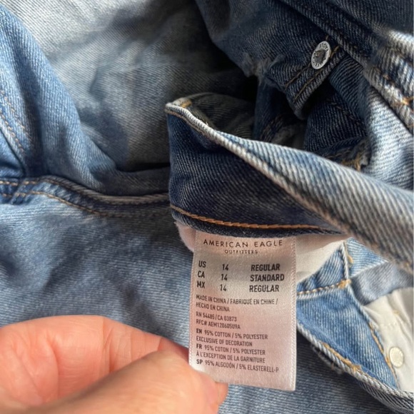 American Eagle Distressed Straight Jeans - Picture 3 of 4